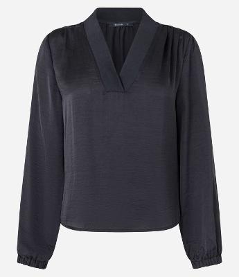 Blusa Acetinada com Decote V e Mangas Bufantes