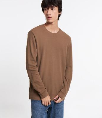 Camiseta Regular em Algodão com Textura Waffle e Manga Longa