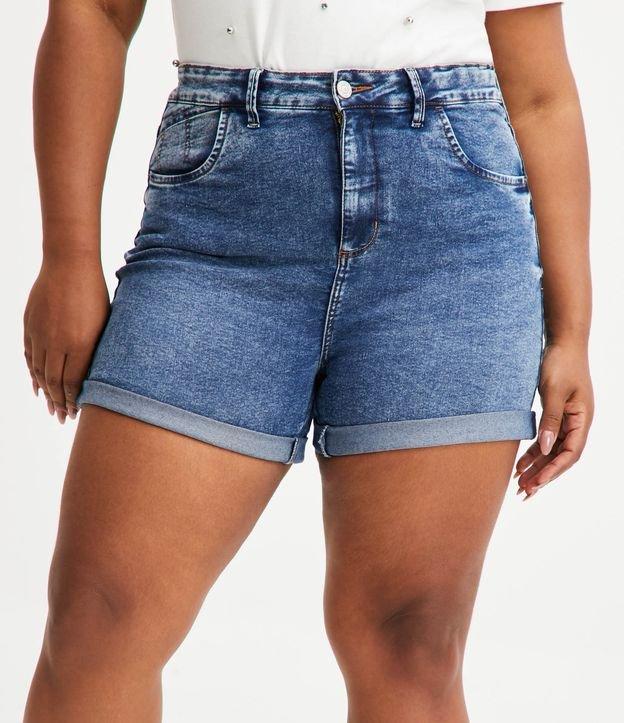 Short Hot Pants Jeans com Barra Dobrada Curve & Plus Size - 1