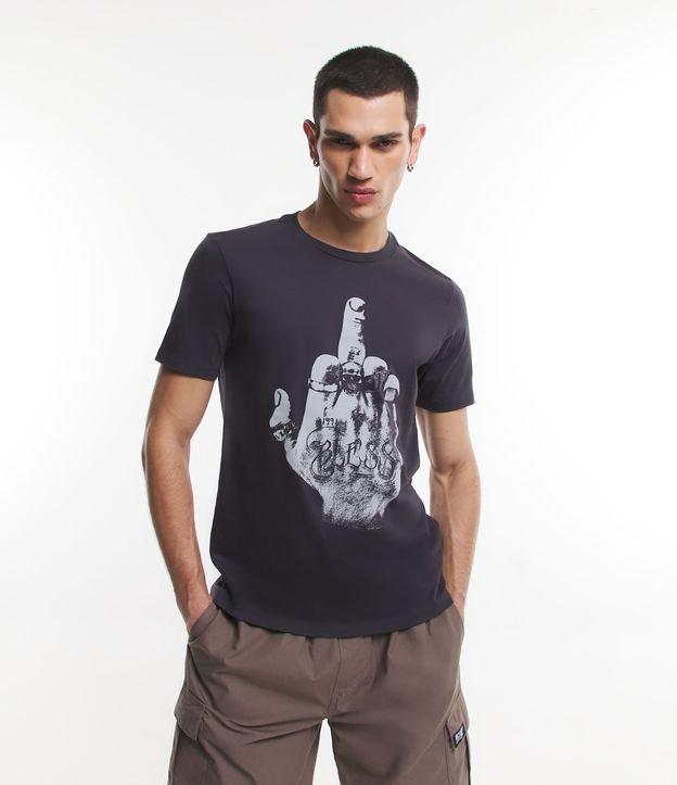 Camiseta Regular em Meia Malha com Estampa Dedo do Meio - 1
