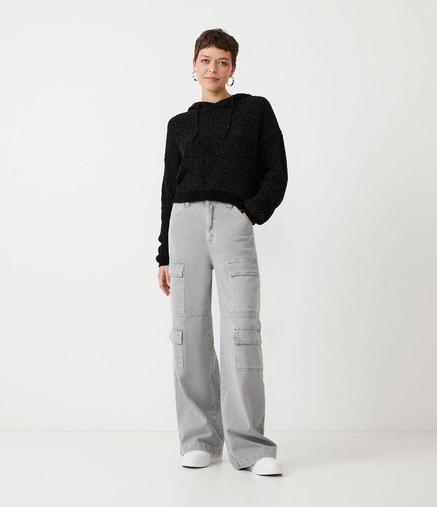 Calça Wide Leg em Sarja com Cintura Alta e Bolsos Cargo - 1