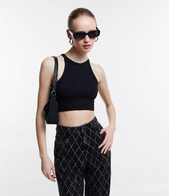 Blusa Cropped Sem Manga e Sem Costura com Decote Halter