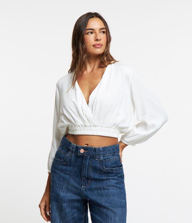 Blusa Cropped Manga Longa em Viscose com Decote Transpassado - 3