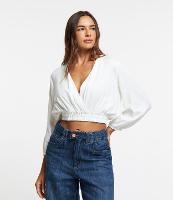 Blusa Cropped Manga Longa em Viscose com Decote Transpassado - 3