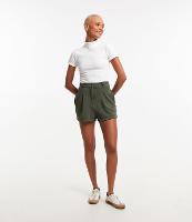 Short em Crepe Alfaiatado com Pregas e Passantes - 1