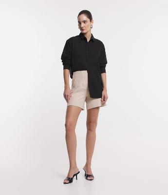 Short Alfaiatado Cintura Alta com Pences e Bolsos