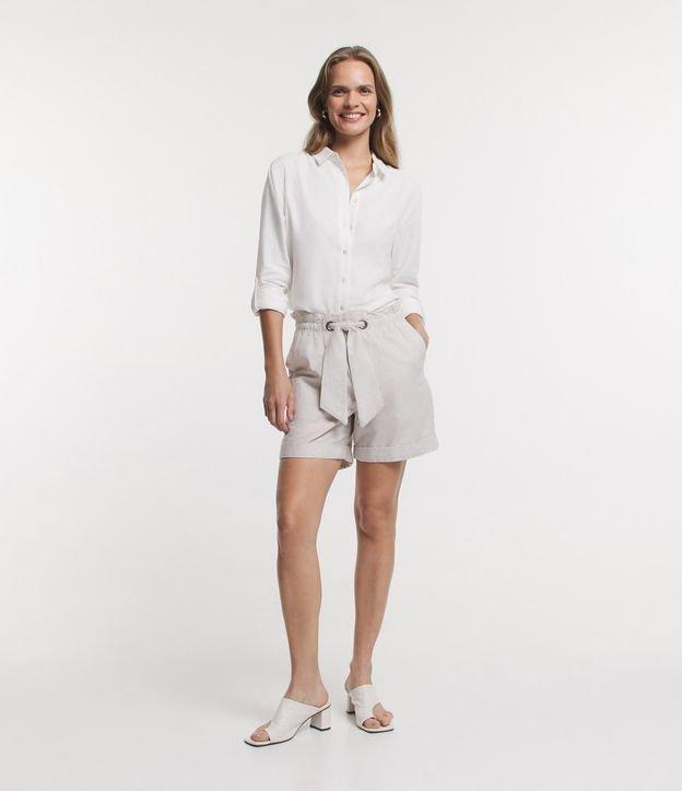 Bermuda Clochard Cintura Média em Sarja Listrada com Amarração - 1