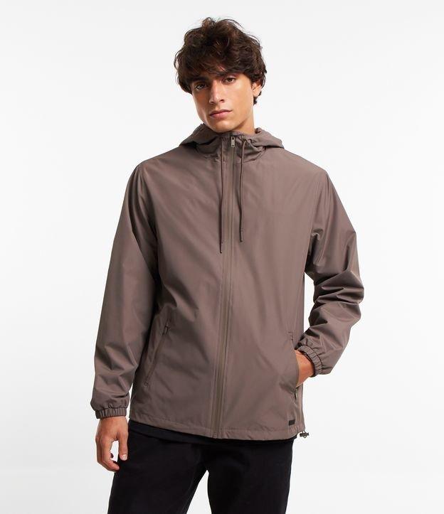 Jaqueta Quebra Vento com Capuz e Bolso de Zíper Fusionado - 1