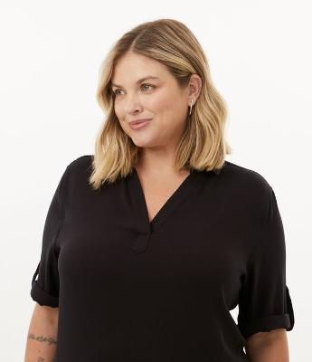 Vestido Curto em Viscose com Bolsos Curve & Plus Size