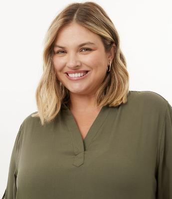 Vestido Curto em Viscose com Bolsos Curve & Plus Size