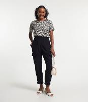 Calça Jogger em Viscose com Bolsos Cargo - 1