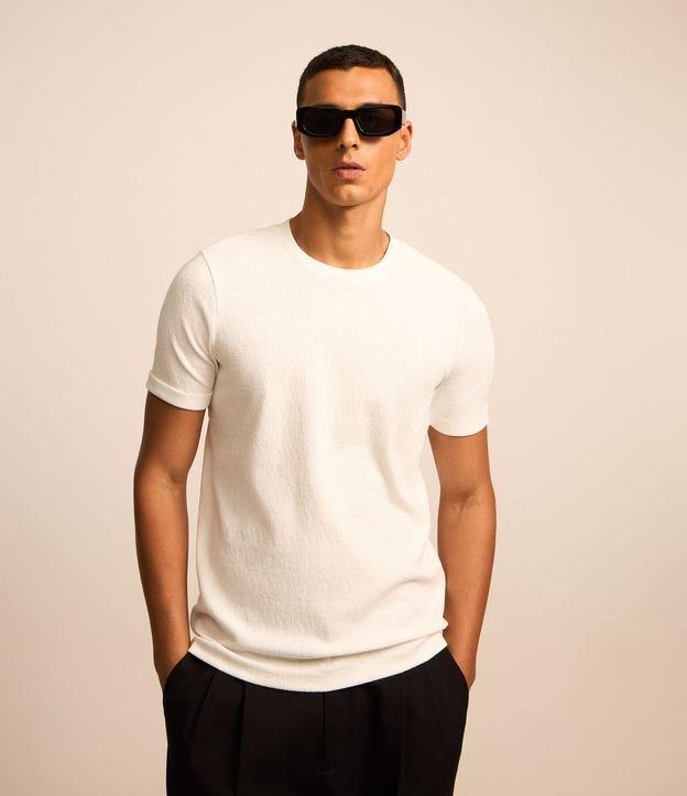 Camiseta Slim em Algodão com Textura e Dobra na Manga - 3
