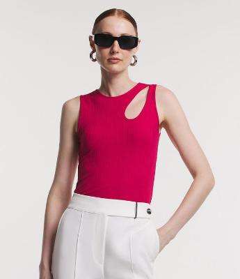 Blusa Regata em Ribana com Detalhe Vazado no Ombro