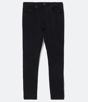 Calça Skinny Básica em Sarja com Elastano e Bolsos