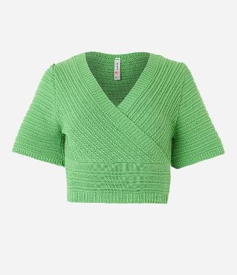 Blusa Cropped em Tricô com Ponto Diferenciado e Manga Curta