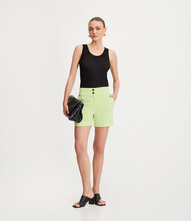 Short Alfaiatado com Cós Elástico e Abotoamento Duplo - 1