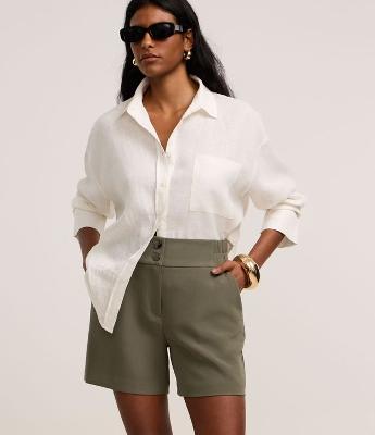 Short Alfaiatado com Cós Elástico e Abotoamento Duplo