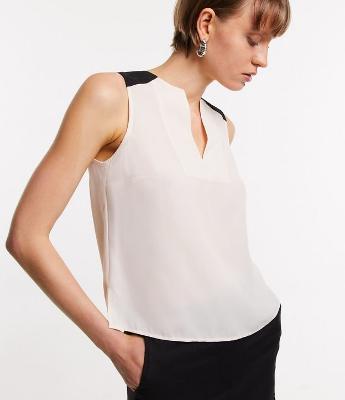 Blusa Sem Manga com Decote V e Contraste no Ombro