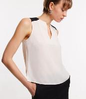 Blusa Sem Manga com Decote V e Contraste no Ombro - 1