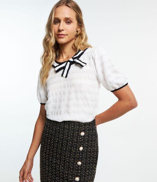 Blusa Manga Bufante em Malha Texturizada com Gola Laço - 1