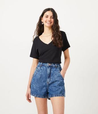 Camiseta em Algodão com Gola V e Manga Curta