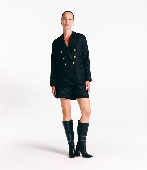 Short Curto com Textura de Coração e Botão Onça - 1