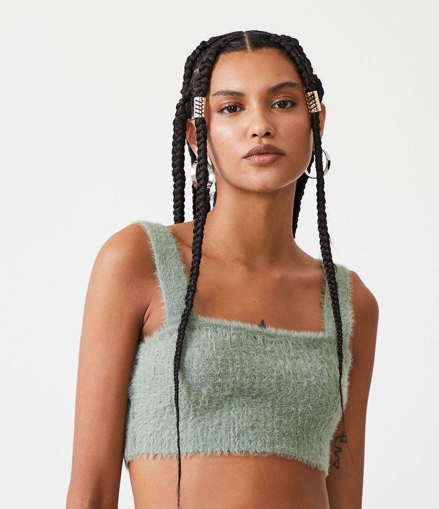 Blusa Cropped Sem Manga em Tricô Canelado e com Pelinhos - 1