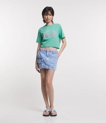 Saia Curta Jeans com Bolsos Carpinteiro e Cargo na Frente