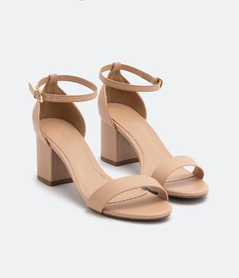 Sandália com Tira Única e Salto Médio Bloco