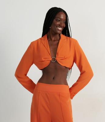 Blusa Cropped em Crepe com Argola na Abertura e Franzidos nas Costas