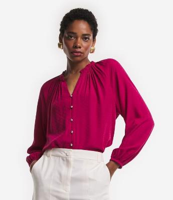 Camisa em Viscose com Gola Padre Franzida e Abotoamento Frontal