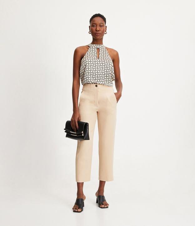 Calça Cenoura Alfaiatada com Botão Decorado no Cós - 1