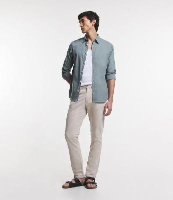 Calça Slim em Sarja com Elastano e Cós Elástico