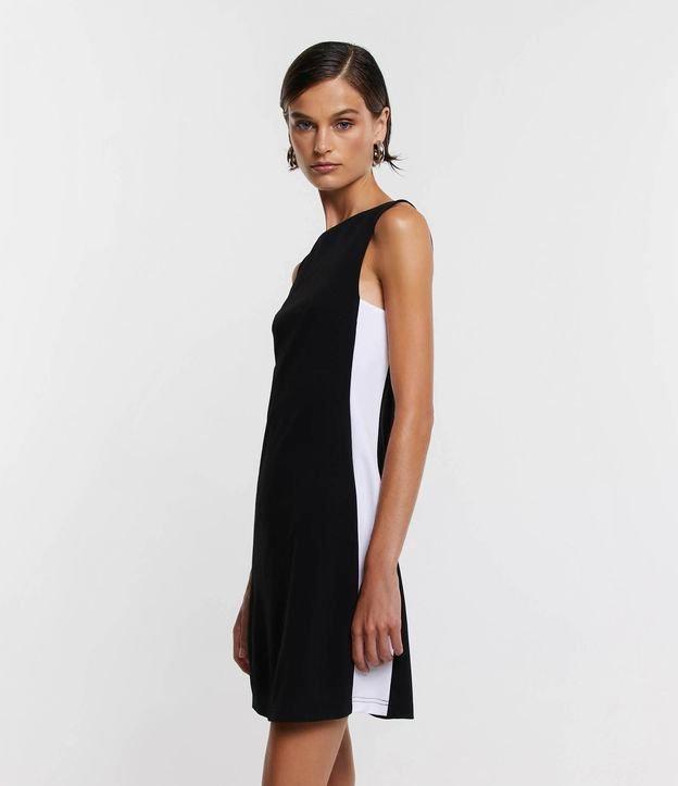 Vestido Curto em Crepe Sem Manga e Recorte Lateral - 4