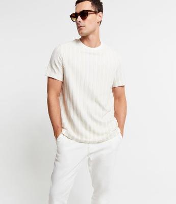 Camiseta em Jacquard com Listra Vertical e Mangas Curtas