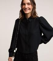 Camisa em Crepe com Botão Diferenciado e Manga Bufante - 2