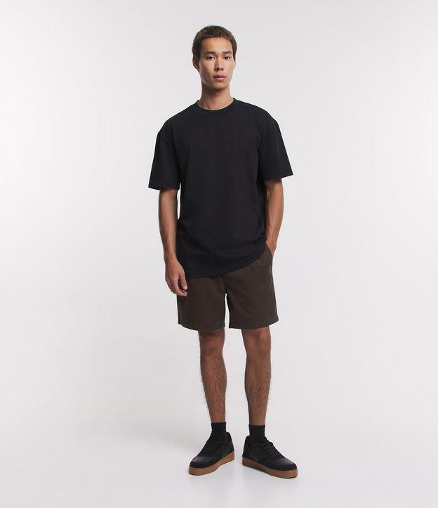 Bermuda Regular em Sarja com Elástico no Cós e Cordão - 1