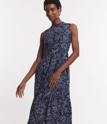 Vestido Midi em Viscose com Golinha e Recortes na Saia