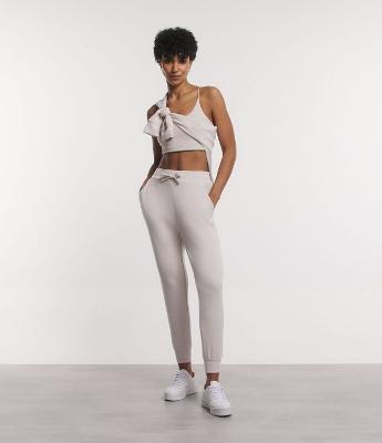 Calça Jogger Esportiva com Cós Elástico e Amarração