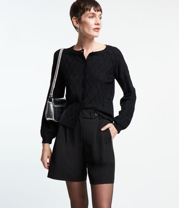 Bermuda Alfaiatada com Pregas e Fechamento Transpassado - 1