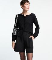 Bermuda Alfaiatada com Pregas e Fechamento Transpassado - 1