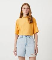 Blusa em Viscose com Golinha Alta e Barra Larga - 1