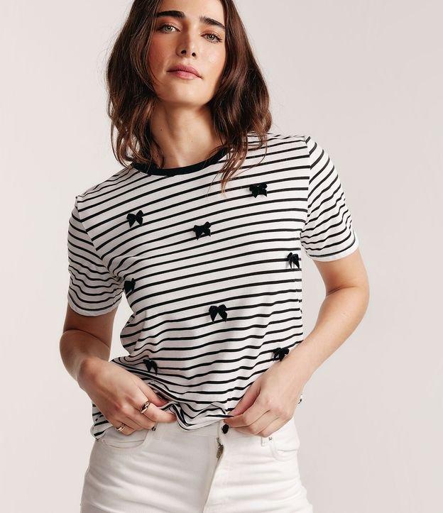 Blusa em Meia Malha com Estampa Listrada e Aplicação de Lacinhos - 1