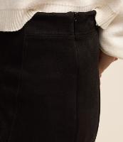 Calça Legging em Material Sintético com Recortes Verticais - 3