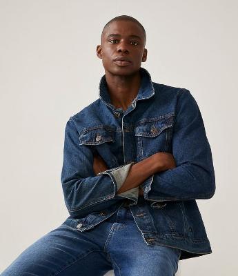 Jaqueta Trucker em Jeans com Bolsos