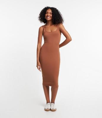 Vestido Midi Básico com Decote Quadrado