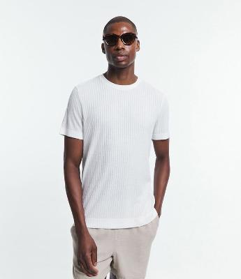Camiseta Regular com Textura Canelada e Barra Larga