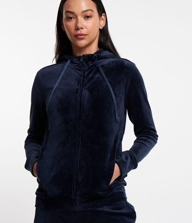 Jaqueta Esportiva em Plush com Capuz - 1