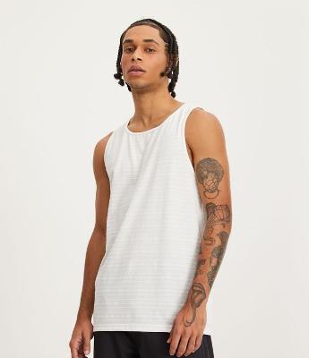 Regata Regular em Algodão com Textura Listrada e Etiqueta na Barra