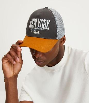 Boné Trucker com Aba Curva e Estampa New York Brooklyn